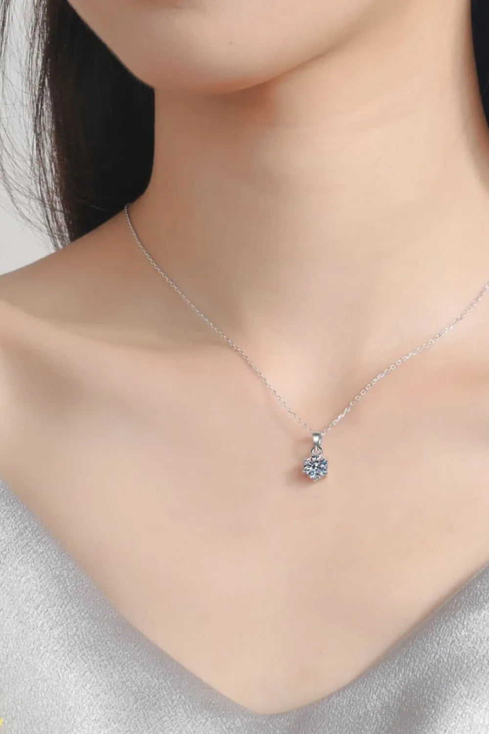 Halo Whisper Pendant - Shine Diamond