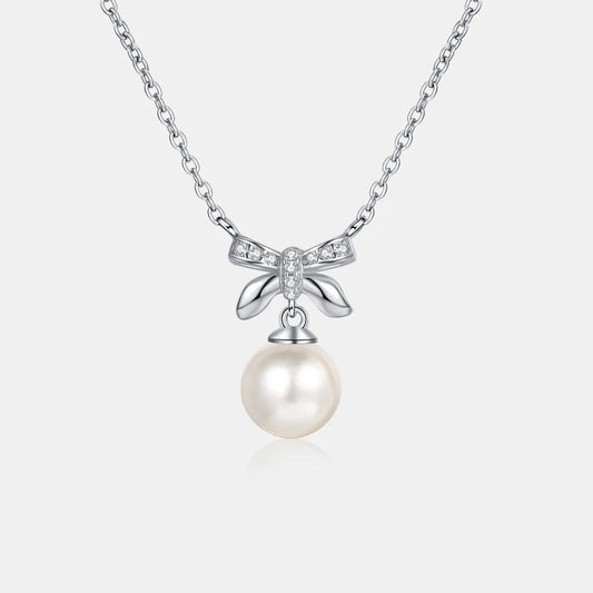 pearl and moissanite pendant necklace in luxury gift box

elegant pearl necklace with moissanite accent


